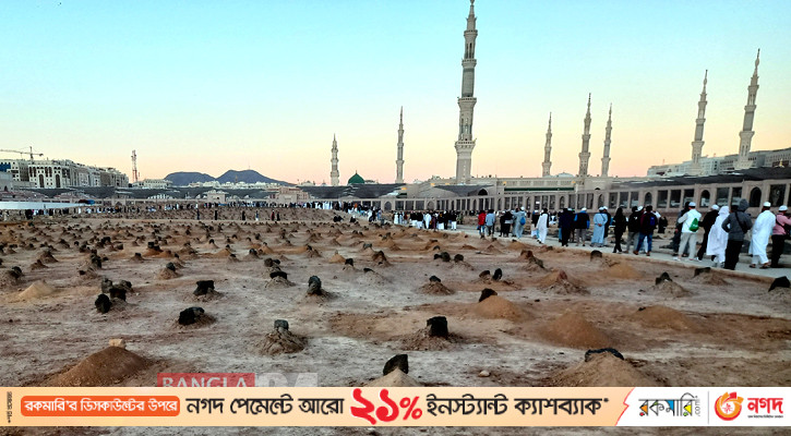 Rus uyi bilan jinsiy aloqa Katta kokraklar kameraga sakrashmoqda