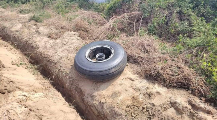 উড্ডয়নকালে খুলে গেল বিমানের চাকা, ঢাকায় নিরাপদে অবতরণ