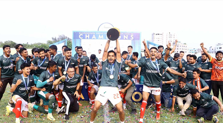 চলতি ফুটবল মৌসুমের তিন ট্রফির মধ্যে দুটিই বসুন্ধরা কিংসের