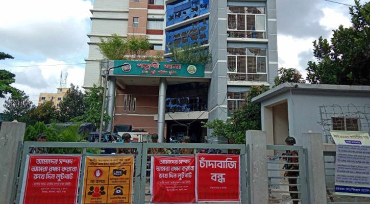 থানার কাছে মাদকের রমরমা কারবার