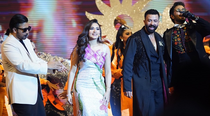 শাকিবের সিনেমায় সুযোগ চাইলেন ফারিণ!