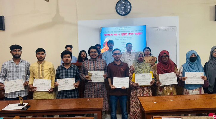 ‘কবি, কণ্ঠ ও কল্পনায় নজরুল’—শ্রেষ্ঠদের হাতে পুরস্কার তুলে দিল বসুন্ধরা শুভসংঘ