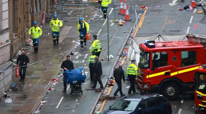 লিভারপুল সমর্থকদের ভিড়ে উঠে গেল গাড়ি, হাসপাতালে ২৭