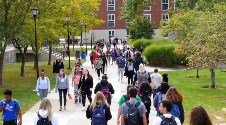 যুক্তরাষ্ট্রে স্টুডেন্ট ভিসার নতুন আবেদন স্থগিত, বাড়ছে সোশ্যাল মিডিয়া নজরদারি