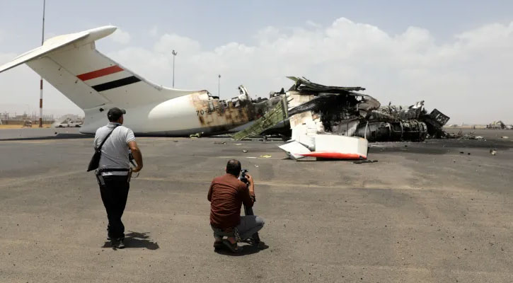 ইয়েমেনের বিমানবন্দরে ইসরায়েলের হামলা