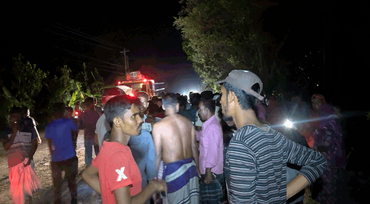 কামারখন্দে ট্রাকচাপায় ৩ মোটরসাইকেল আরোহী নিহত 