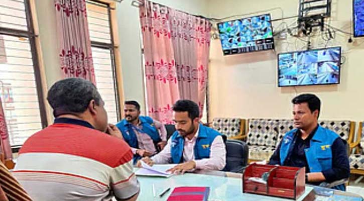 ট্রেনের টিকিট কালোবাজারি, দুদকের অভিযানে মিলেছে সত্যতা