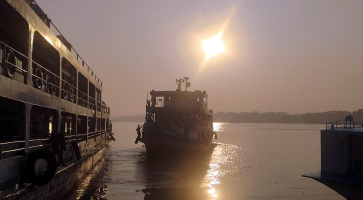 বৈরী আবহাওয়া, বরিশাল থেকে অভ্যন্তরীণ রুটের লঞ্চ চলাচল বন্ধ