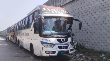 ঢাকা-ভাঙ্গা এক্সপ্রেসওয়েতে বাস-ট্রাক সংঘর্ষ, নিহত ২
