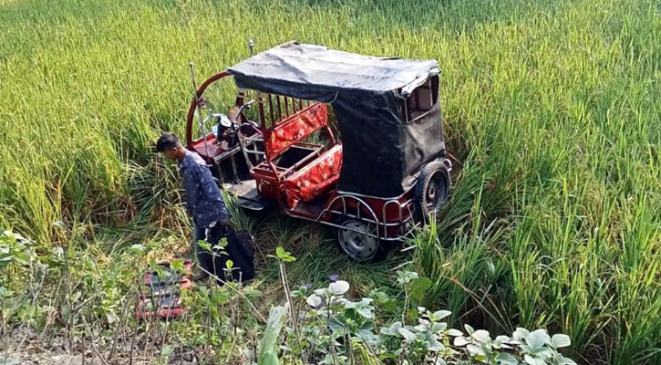 আদিতমারীতে অটোরিকশা খাদে পড়ে নিহত ২