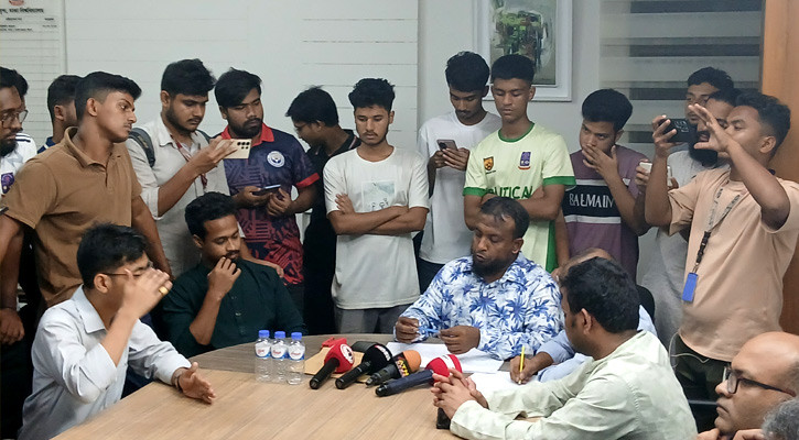 অবৈধ দোকানিদের মিছিলে অংশ নেওয়া ঢাবি শিক্ষার্থীদের শোকজ করবে প্রশাসন