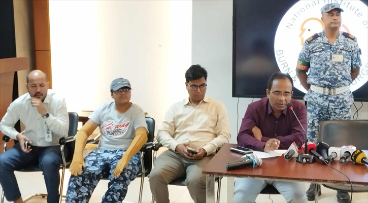 ৩৬ অপারেশন, ৮ বার ক্ষতের চামড়া প্রতিস্থাপন: সুস্থ হয়ে বাসায় ফিরল নাবিদ