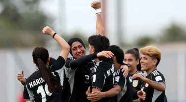 ফিফার উদ্যোগে নির্বাসিত আফগান নারী ফুটবল দলের ঐতিহাসিক প্রত্যাবর্তন