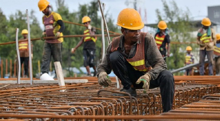 ভুয়া ওয়ার্ক পারমিটে শ্রমবাজারের সর্বনাশ