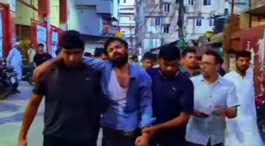 ছাত্রলীগ নেতাকে পিটিয়ে পুলিশে দিল ছাত্র–জনতা