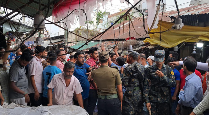 নরসিংদীতে মোবাইল কোর্টের ওপর হামলা, আহত ৪