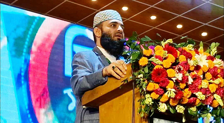 ‘পৃথিবীতে নেতৃত্বের যে সংকট তৈরি হয়েছে, তার সমাধান রয়েছে নবীজির আদর্শে’