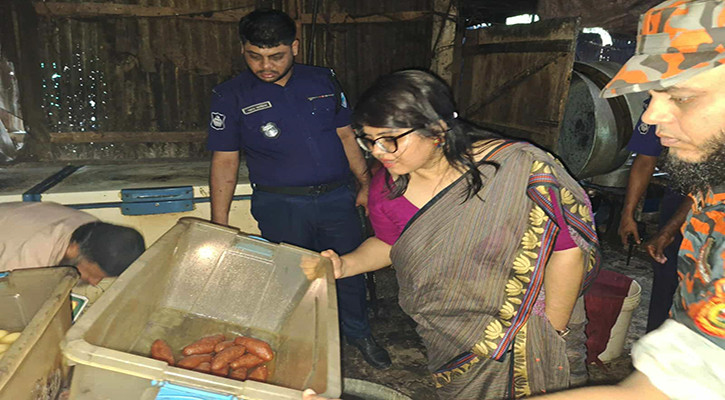 বোয়ালখালীতে চার দোকানিকে জরিমানা