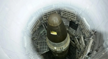 ৩৩ বছর পর আবারও পারমাণবিক অস্ত্র পরীক্ষার নির্দেশ দিলেন ট্রাম্প