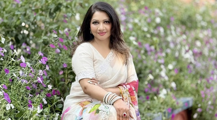 ক্লান্ত, স্বাধীন ও শান্তিপূর্ণ জীবন চাই: আঁখি আলমগীর