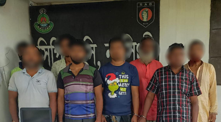 বিপুল পরিমাণ দেশি-বিদেশি অস্ত্রসহ ৮ জন গ্রেপ্তার