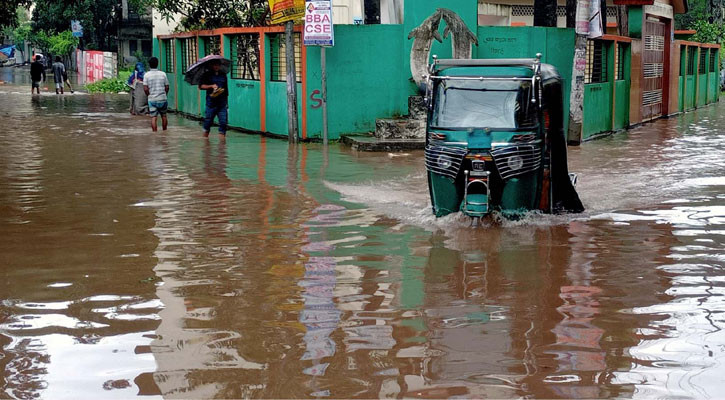 টাঙ্গাইলে অসময়ে রেকর্ড পরিমাণ বৃষ্টি, জলাবদ্ধতায় ভোগান্তি
