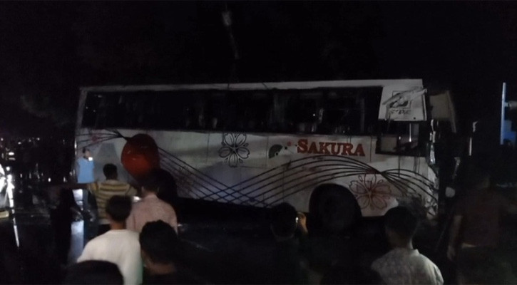 ঢাকা-ভাঙ্গা এক্সপ্রেসওয়েতে শিবচরে বাস উল্টে আহত ১৫