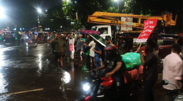 হাতে গোনা কজনের মানববন্ধন, রাজু ভাস্কর্যের সামনে জিম্মি জনগণ