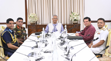 নির্বাচনের প্রস্তুতি নিতে তিন বাহিনী প্রধানকে নির্দেশ প্রধান উপদেষ্টার