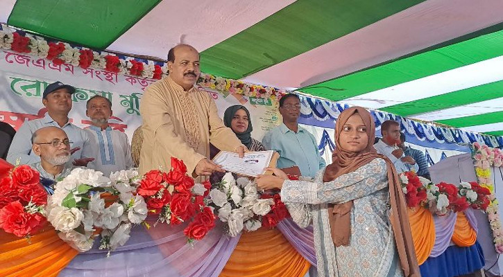 লেখাপড়ার মাধ্যমেই বড় কিছু অর্জন সম্ভব: আসলাম চৌধুরী