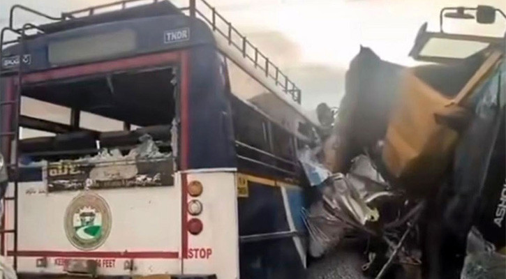 ভারতে বাস-ট্রাক সংঘর্ষে নিহত অন্তত ২০