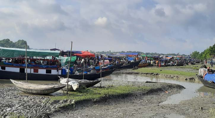 সুন্দরবনের দুবলারচরে পুণ্যার্থীদের যাত্রা শুরু