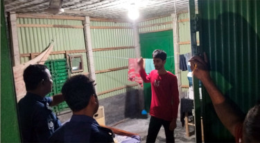 নামাজরত বাবাকে কুপিয়ে হত্যা, মাদকাসক্ত ছেলেকে ধরতে গিয়ে আহত ৩ পুলিশ