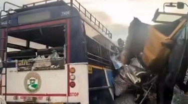 ভারতে বাস-ট্রাক সংঘর্ষে নিহত অন্তত ২০