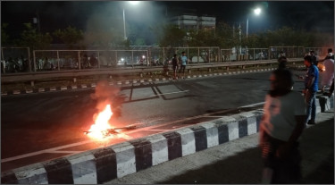 বিএনপির মনোনয়ন না দেওয়ায় মাদারীপুরে সড়ক অবরোধ-গাড়ি ভাঙচুর