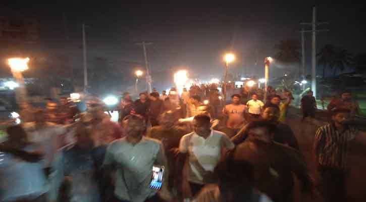 সাতক্ষীরায় বিএনপি নেতাকর্মীদের বিক্ষোভ-মশাল মিছিল