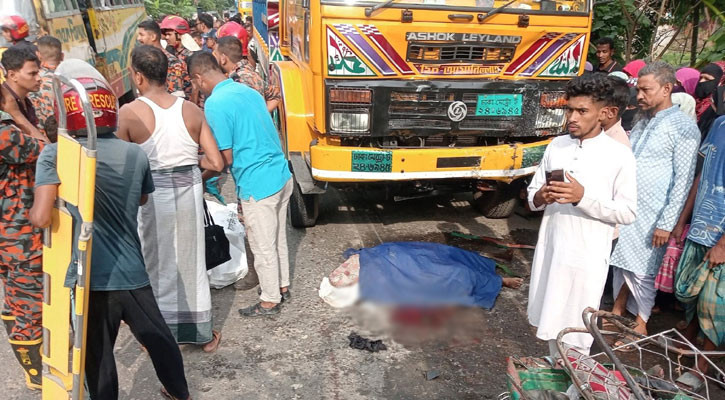কবিরহাটে ট্রাকচাপায় অটোরিকশার চালকসহ ৬ জন নিহত