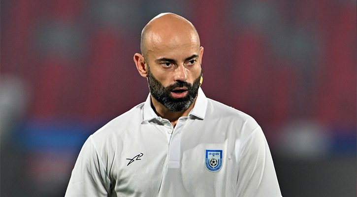 দল প্রকাশ না করা বিষয়ে বাফুফেকে দুষলেন কাবরেরা