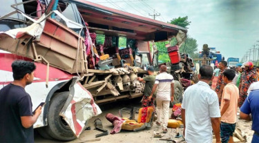 শায়েস্তাগঞ্জে দুই বাসের মুখোমুখি সংঘর্ষে নিহত ৩