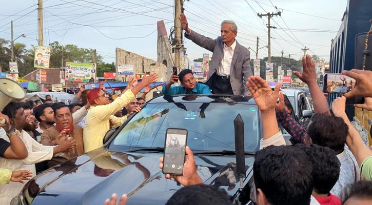 নিতাই রায় চৌধুরীর গাড়ি আটকে বিক্ষোভ