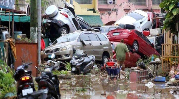 ফিলিপাইনে টাইফুন কালমেগির আঘাতে নিহত বেড়ে ১০০, নিখোঁজ ২৬