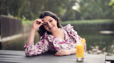 রহস্য জিইয়ে রাখলেন পরীমণি