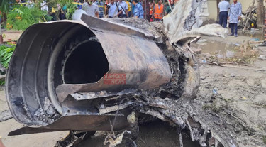 মাইলস্টোনে বিমান বিধ্বস্তের তদন্ত প্রতিবেদন প্রধান উপদেষ্টার কাছে হস্তান্তর