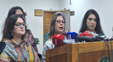 অর্ধেক আসন চায় নারীরা