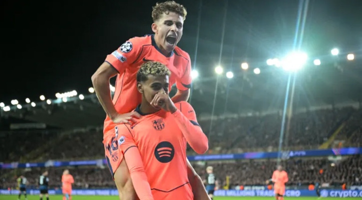 ইয়ামালের জাদুতে তিনবার পিছিয়ে ড্র বার্সেলোনার, সিটির বড় জয়