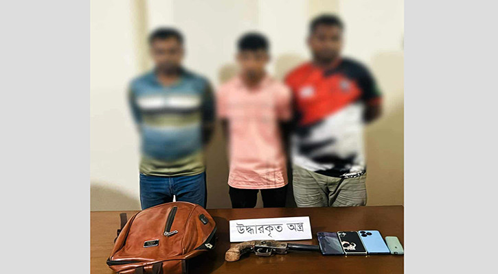 রাঙ্গুনিয়ায় অভিযানে অস্ত্রসহ গ্রেপ্তার ৩