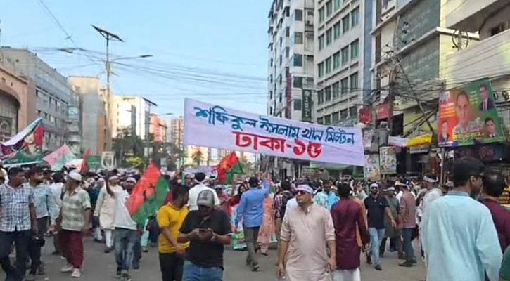 জাতীয় বিপ্লব ও সংহতি দিবসের র‍্যালিতে যোগ দিতে পল্টনে জনতার ঢল