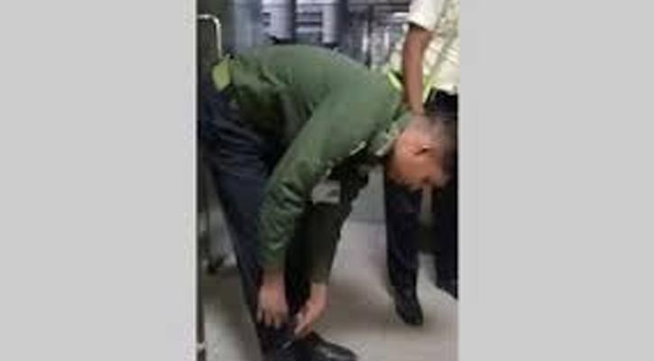 জুতার ভেতর মোবাইল ফোন, সেই আনসার সদস্য বহিষ্কার