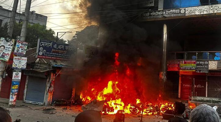 বোয়ালমারীতে দুপক্ষের সংঘর্ষ, ভাঙচুর-লুটপাট-অগ্নিসংযোগ