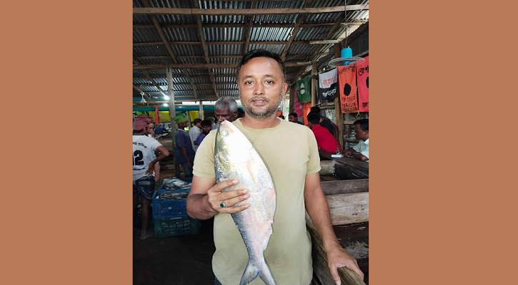 রামগতিতে এক ইলিশ বিক্রি হলো ১০ হাজার ৮০০ টাকায়